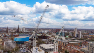 A large cranes in a city.